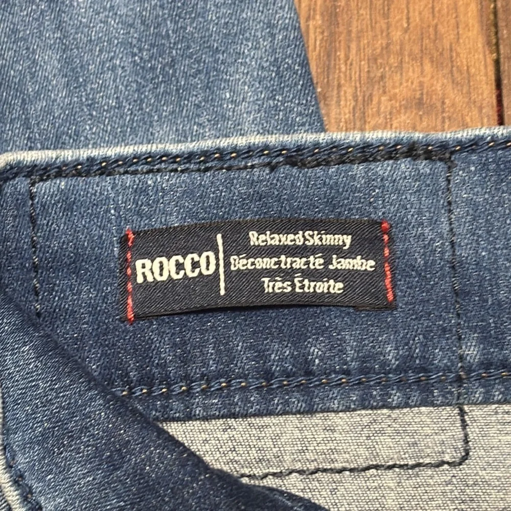 True Religion ROCCO Relaxed Skinny Jeans 34 Premium Wash Denim